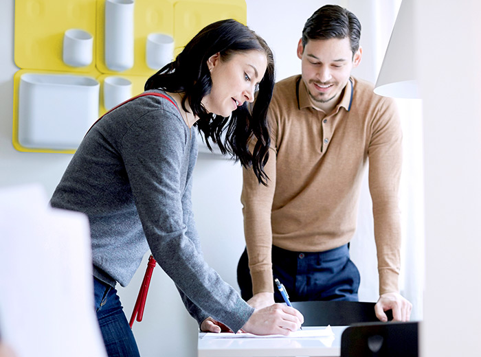 Raiffeisen Kapcsolat számla nyitása partnercégek dolgozóinak kedvezményes számlavezetéssel és a munkaviszony megszűnése esetén is tovább élő kedvezményekkel.